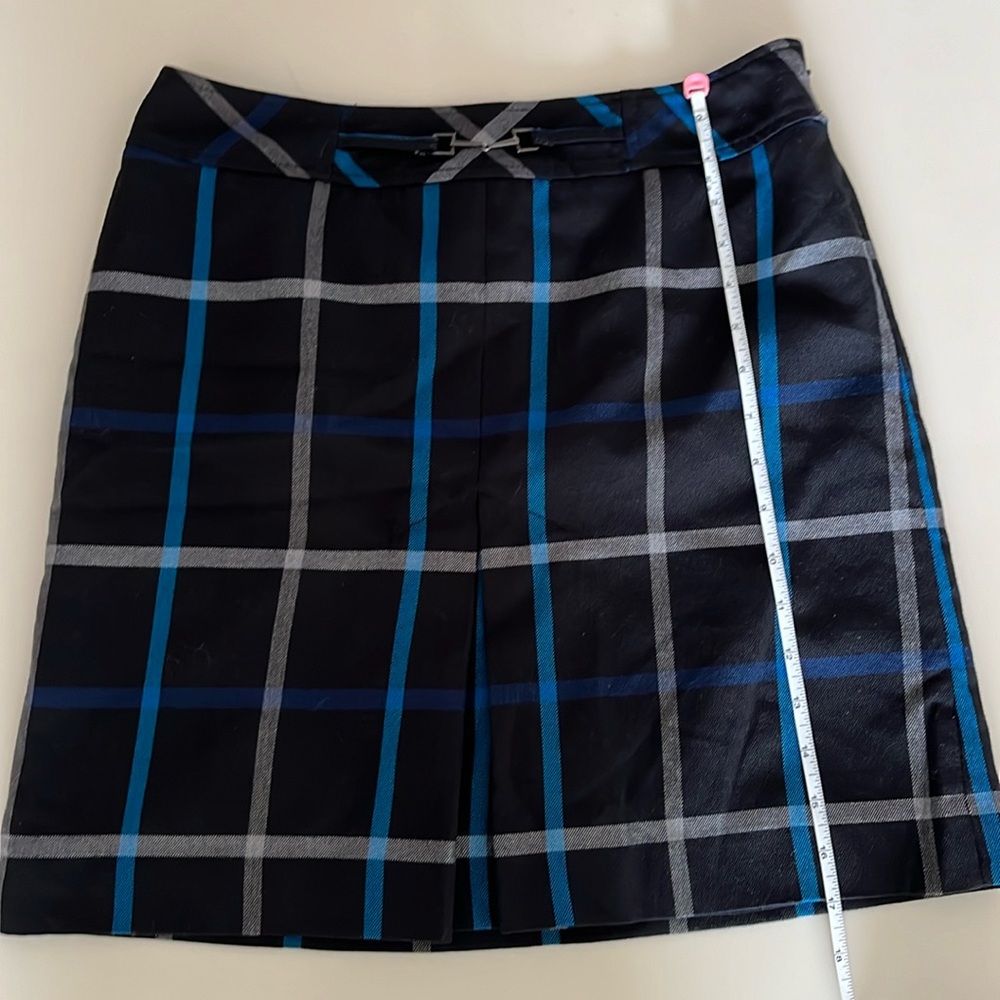 Black skirt from Ann Taylor Loft, size 4.